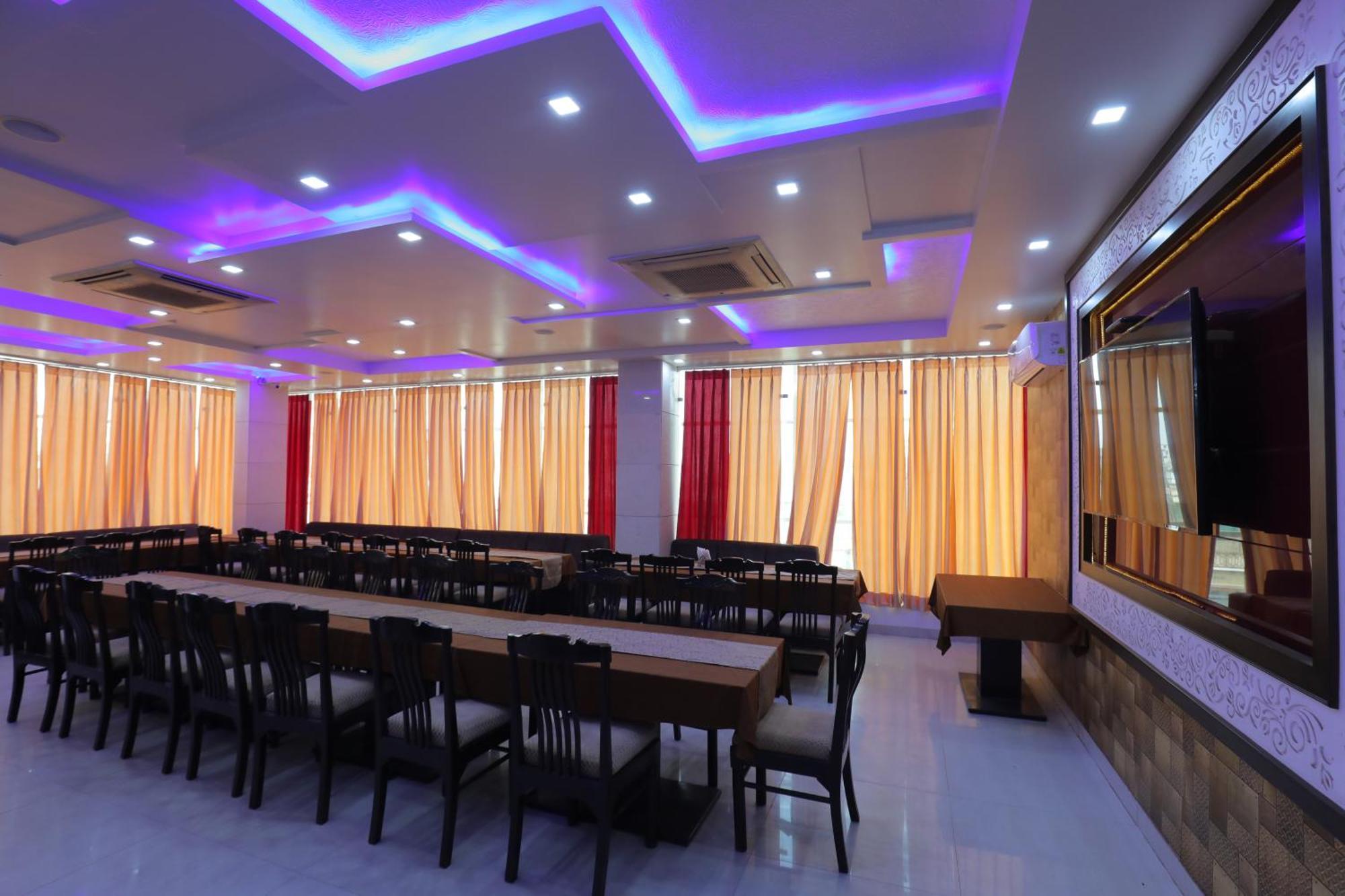 Tājganj Hotel Red Carpet מראה חיצוני תמונה